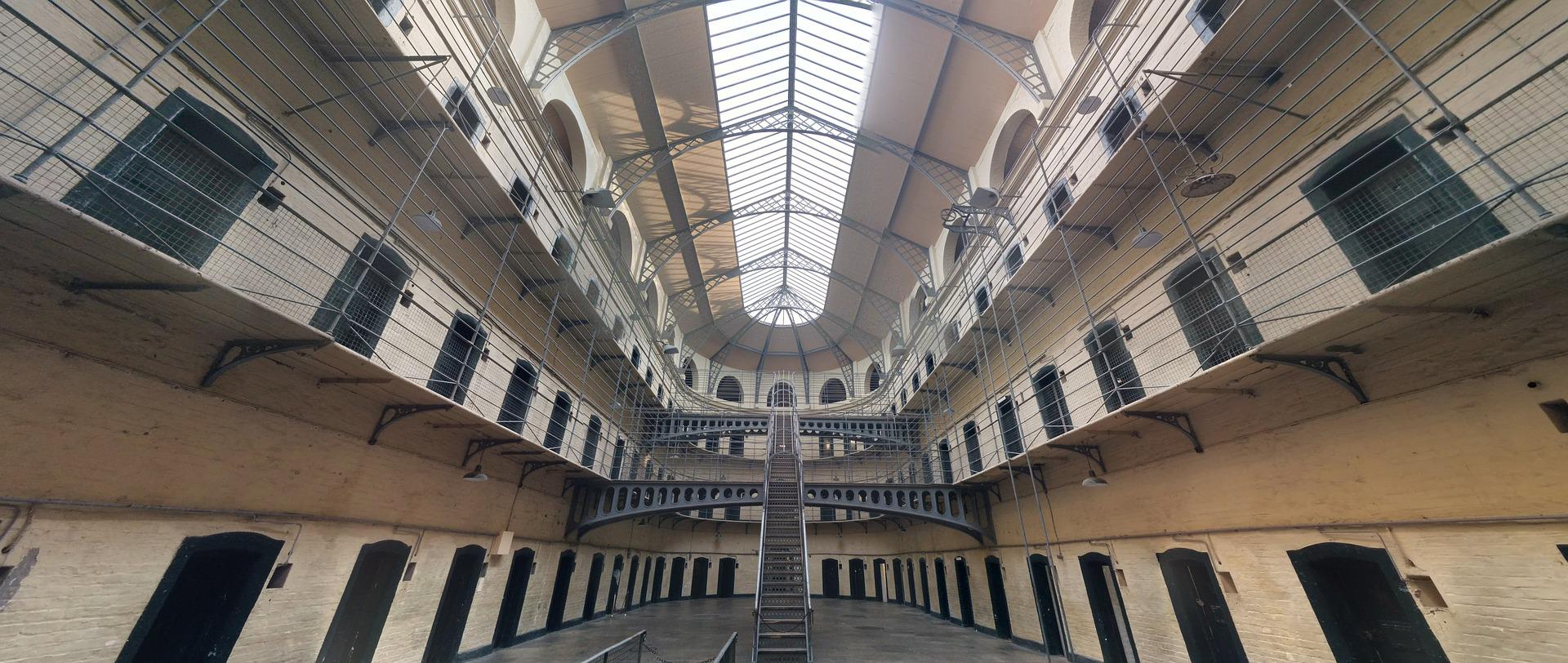 three floor jail